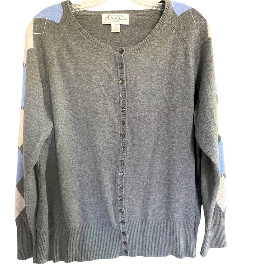 Womans cardigan gray full button front Diamond pattern on shoulder & sleeves 
1X